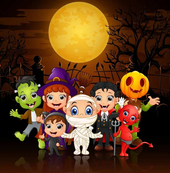 Felice bambini che indossano costume di Halloween — Foto Stock