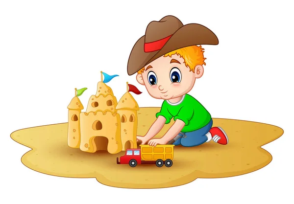 Kleiner Junge bastelt Sandburg mit Auto-Spielzeug am Strand — Stockvektor