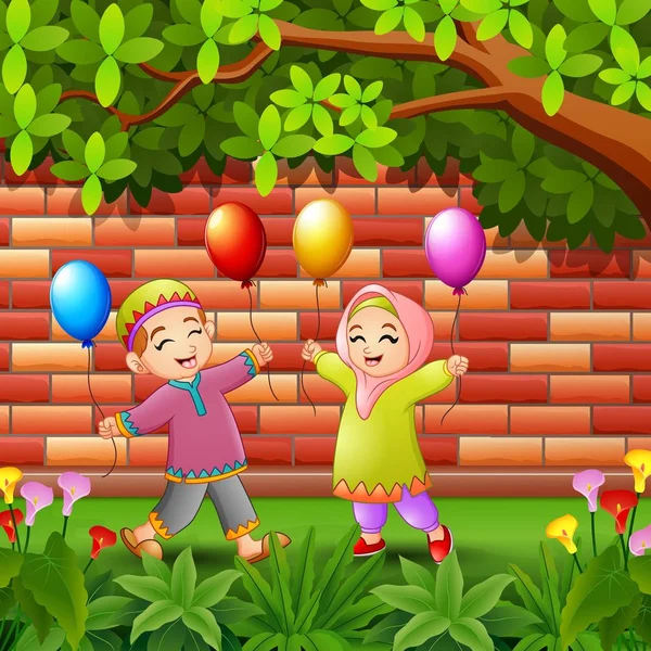 快乐的孩子拿着气球在树下的穆斯林卡通 — 图库矢量图片