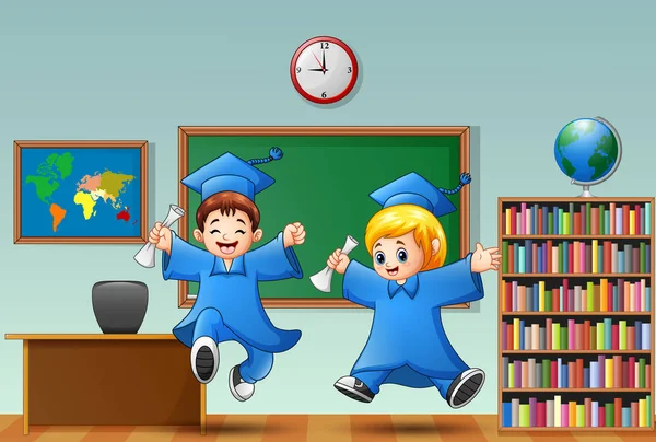 Graduação de menino e menina dos desenhos animados em uma sala de aula —  Vetores de Stock