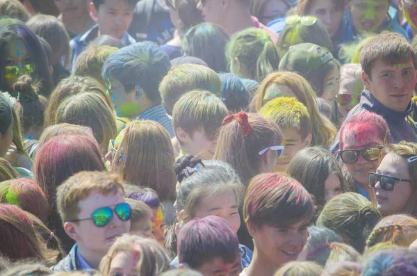 Ulan-Ude, Rusland-31 mei: de Indian Festival van kleuren "Holi" — Stockfoto