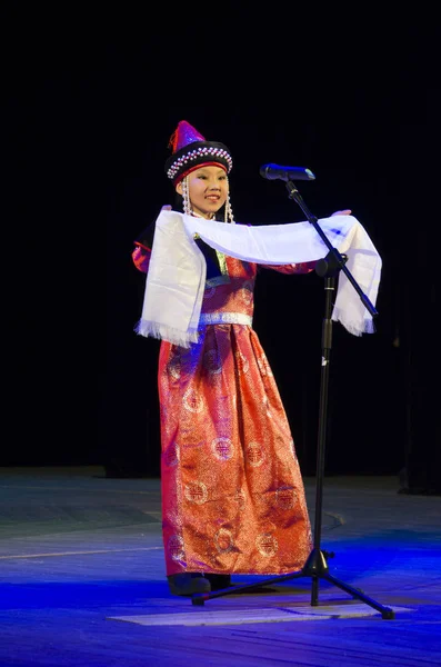 Ulan Ude, Rusya-27 Şubat 2015: Üyeler Buryat ulusal yarışması güzellik ve yetenek 