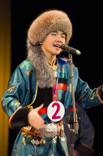 Ulan Ude, Rusya-27 Şubat 2015: Üyeler Buryat ulusal yarışması güzellik ve yetenek 