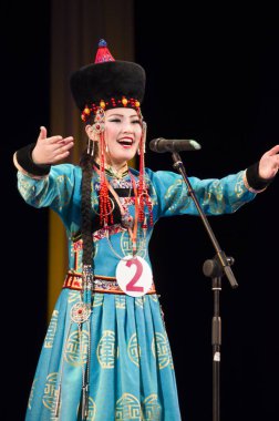 Ulan Ude, Rusya-27 Şubat 2015: Üyeler Buryat ulusal yarışması güzellik ve yetenek 