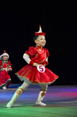 Ulan Ude, Rusya-27 Şubat 2015: Üyeler Buryat ulusal yarışması güzellik ve yetenek 