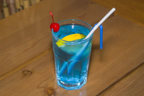 Blue alcoholic cocktail in the faceted glass. — Stock Photo, Image