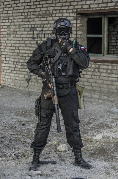 ロシア特殊部隊の軍事訓練の地面でトレーニング. — ストック写真