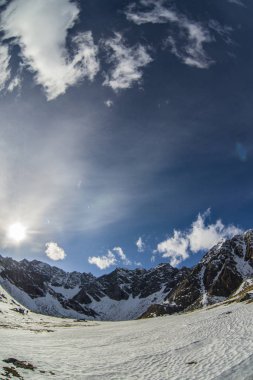 Doğu Sayan Dağları'nın görkemli dağ zirveleri.