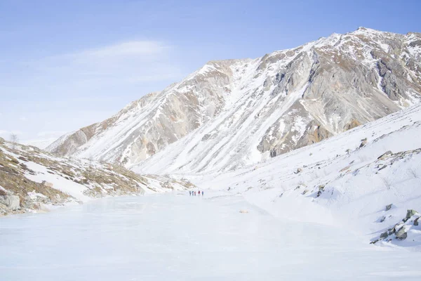 2014 年 3 月 23 日 -「伝統的な観光登山最高の鉱山機械 — ストック写真