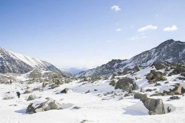 2014 年 3 月 23 日 -「伝統的な観光登山最高の鉱山機械 — ストック写真