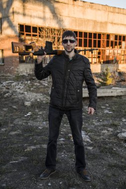 Rus mafya, genç haydut temsilcisi.