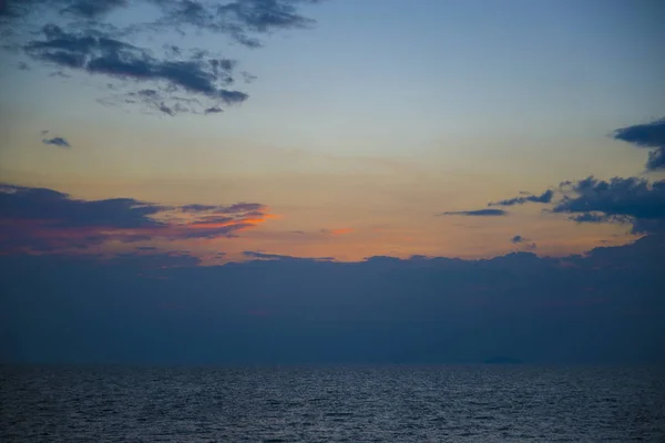 Superbe magnifique coucher de soleil dans le golfe de Thaïlande . — Photo