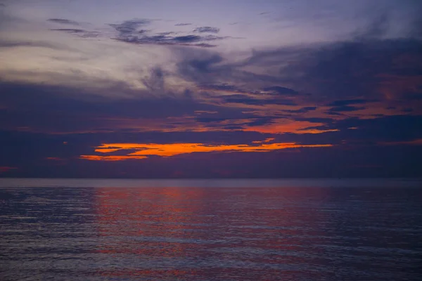 Superbe magnifique coucher de soleil dans le golfe de Thaïlande . — Photo