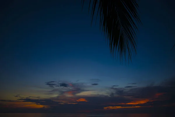 Impresionante hermosa puesta de sol en el Golfo de Tailandia . — Foto de Stock