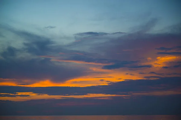 Impressionante belo pôr do sol no Golfo da Tailândia . — Fotografia de Stock