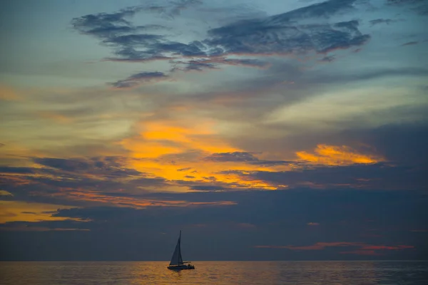 Superbe magnifique coucher de soleil dans le golfe de Thaïlande . — Photo