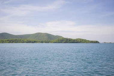 Tayland Körfezi'nde küçük bir ıssız ada.