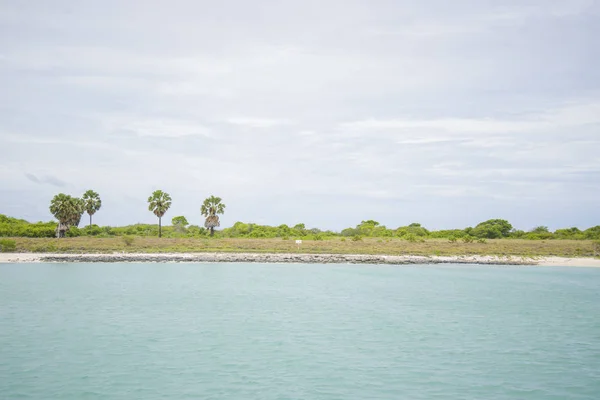 Небольшой необитаемый остров в заливе Таиланда . — стоковое фото
