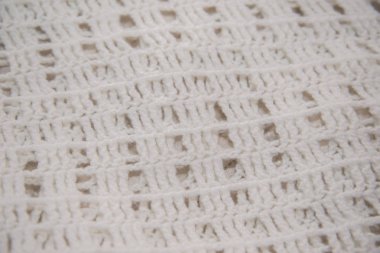 Beyaz gömlek el içinde fotoğraflandı yakın çekim bağlı.