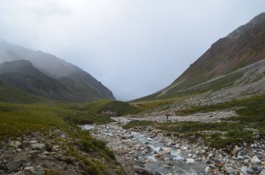 Sert ve görkemli Sayan Dağları.