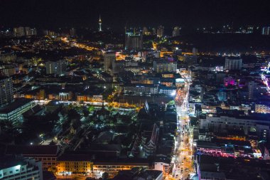 Kuş Uçuş yüksekliği Pattaya City'den gece.