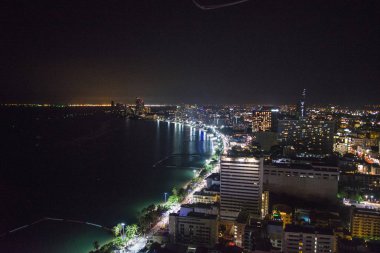 Kuş Uçuş yüksekliği Pattaya City'den gece.