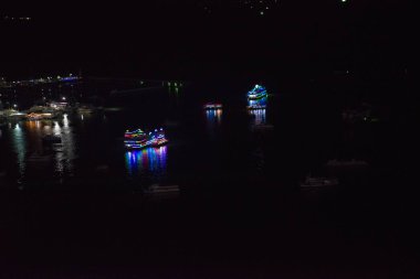 Kuş Uçuş yüksekliği Pattaya City'den gece.