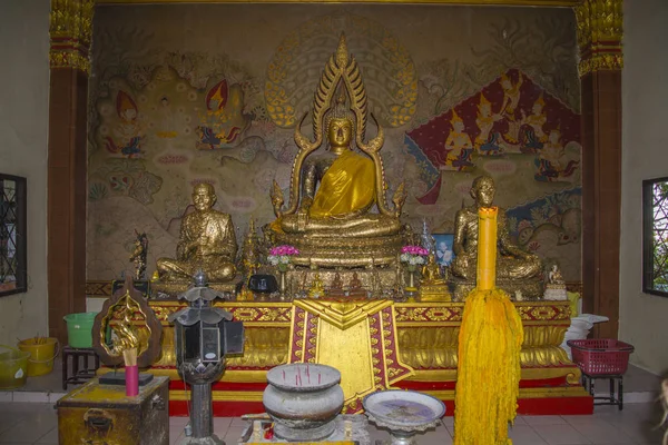 Estatua de Buda en uno de los templos de Tailandia . — Foto de Stock