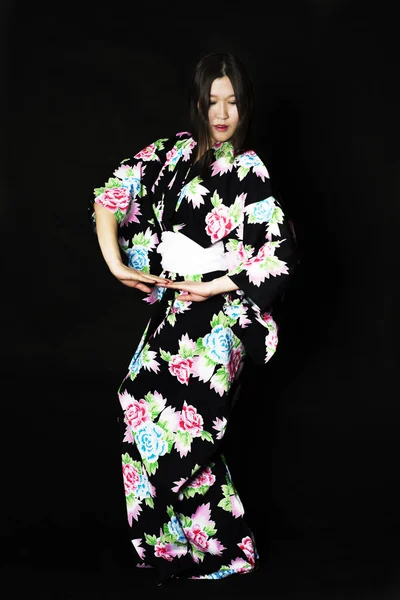 Japanese girl in traditional Japanese kimono on black background — Stock Photo, Image