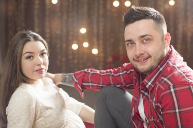 Gelecekte anne garla parlak ışıkları arka plan üzerinde