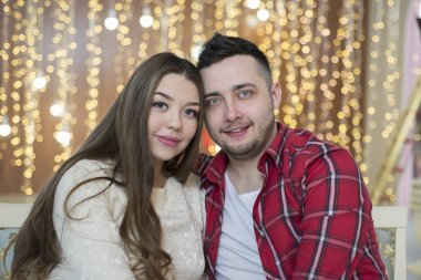 Gelecekte anne garla parlak ışıkları arka plan üzerinde