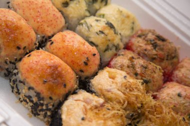 Japon geleneksel gıdalar rulo ve suşi.