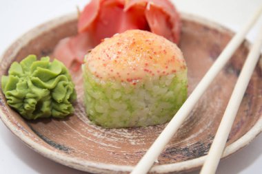 Japon geleneksel gıdalar rulo ve suşi.