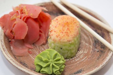 Japon geleneksel gıdalar rulo ve suşi.