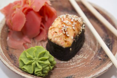 Japon geleneksel gıdalar rulo ve suşi.