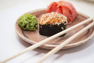 Japon geleneksel gıdalar rulo ve suşi.