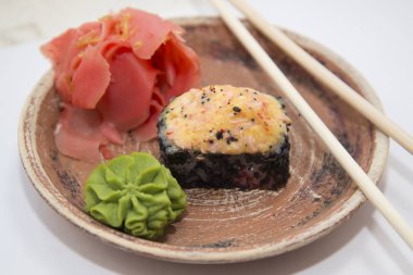 Japon geleneksel gıdalar rulo ve suşi.