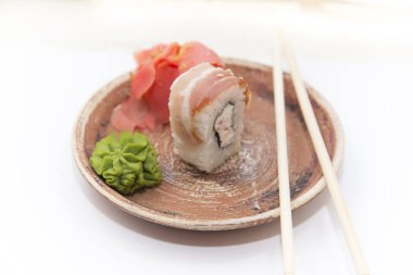 Japon geleneksel gıdalar rulo ve suşi.