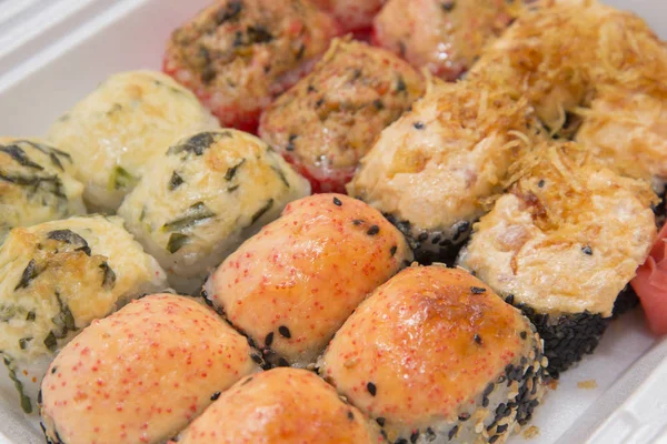 Japon geleneksel gıdalar rulo ve suşi.