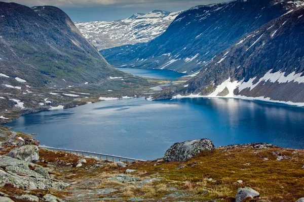 A kilátás a hegyekre a fjord Norvégiában Dalsnibba — Stock Fotó