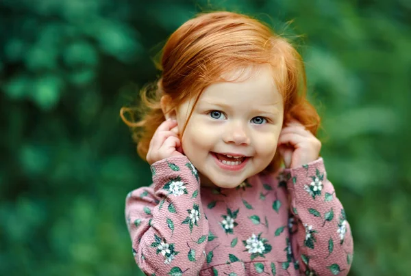 Little beautiful red-haired little girl smiling happily, in summ — Stock Photo, Image