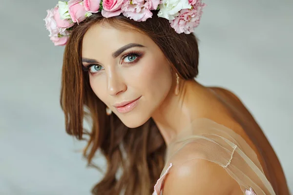 Portrait of a tender beautiful girl in a pink dress and a wreath — Stock Photo, Image