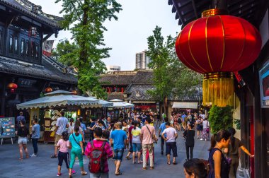 Turistler ve yerliler için bir açık pazar keyfi