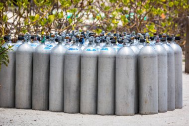 Dalgıç oksijen tankları büyük sayısı