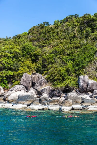Increíble escenario de playa tropical en la isla de Koh Tao — Foto de Stock