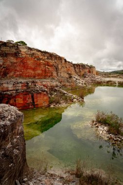 Brezilya 'da eski bir taş ocağında gerçeküstü manzara