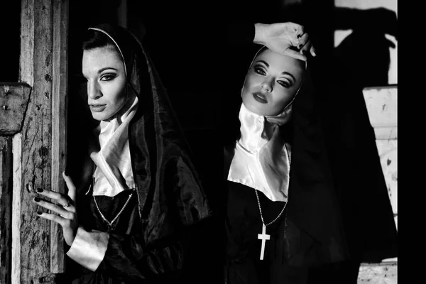 Two beautiful sexy nuns at dark mystical, mysterious church, place at night. Black and white photo of two similar nuns.Nun twins on black background. Nun costume on Halloween. Two seductive nuns alone — Stock Photo, Image