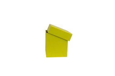 Beyaz arka plan üzerinde izole yeşil hediye kutusu