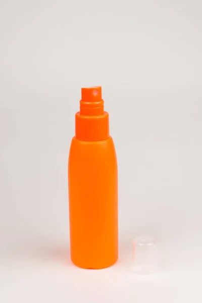 Cosmetic plastic bottle isolated on white background. Spray for — Stock Photo, Image