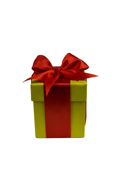 Groene geschenkdoos met lint en boog geïsoleerd op de witte backgro — Stockfoto